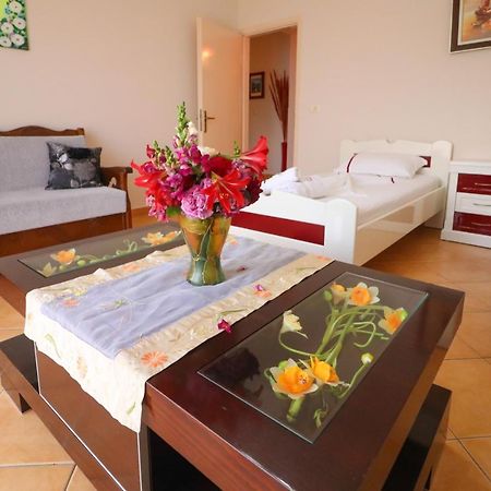 Apartments Vila Roboci Sarande Bagian luar foto