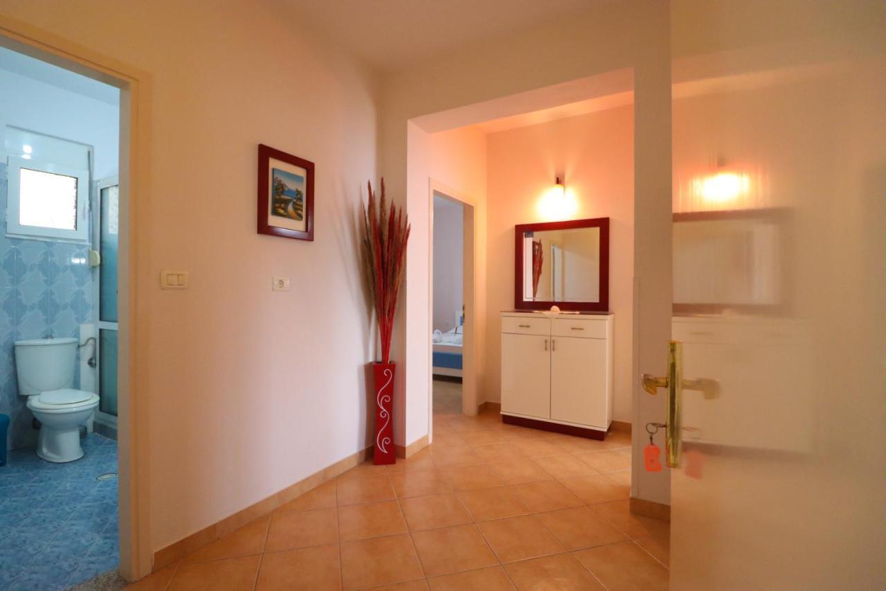Apartments Vila Roboci Sarande Bagian luar foto