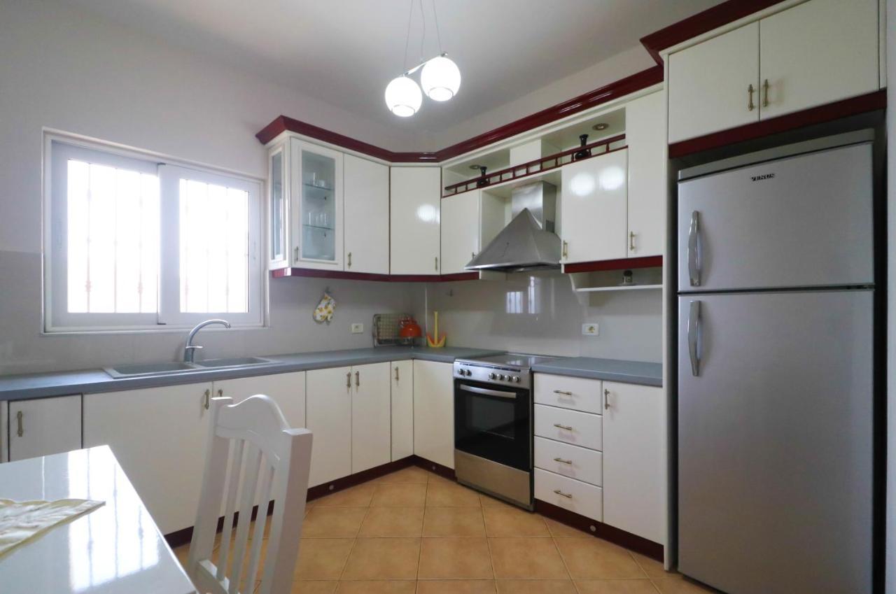 Apartments Vila Roboci Sarande Bagian luar foto