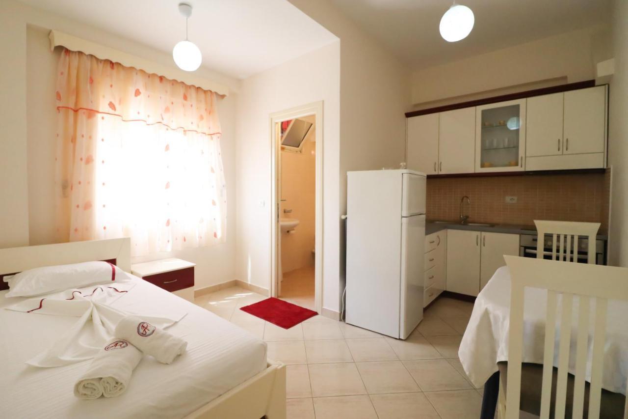 Apartments Vila Roboci Sarande Bagian luar foto