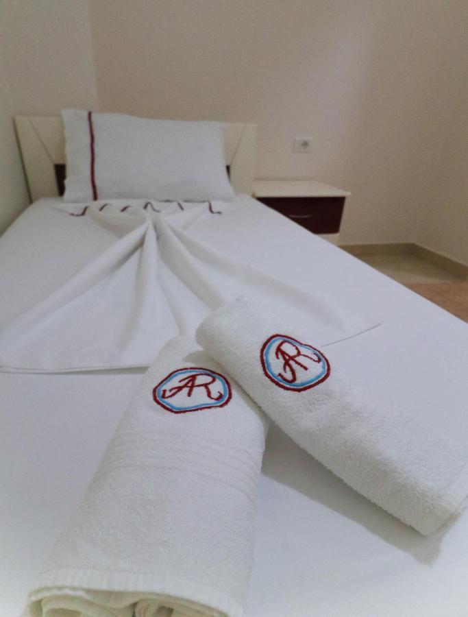Apartments Vila Roboci Sarande Bagian luar foto