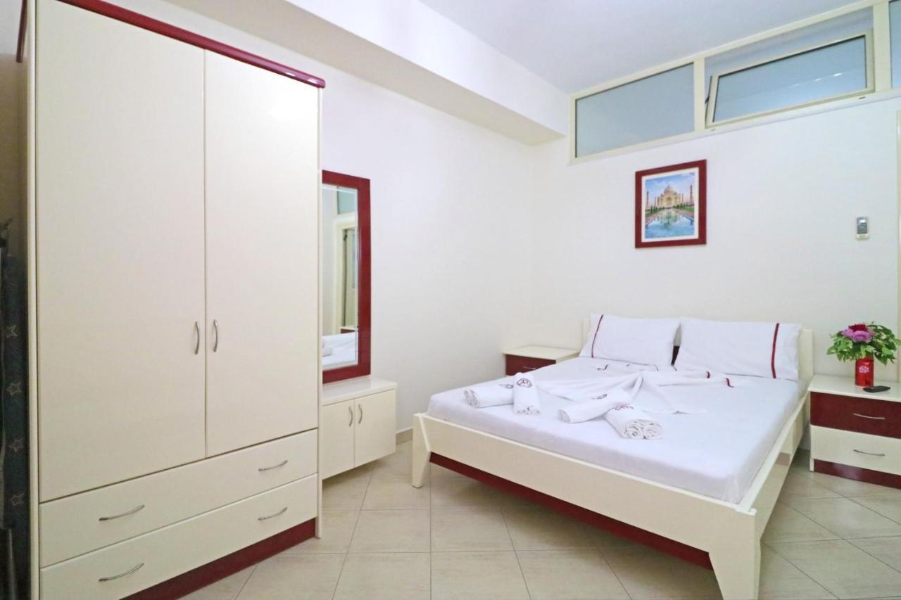 Apartments Vila Roboci Sarande Bagian luar foto
