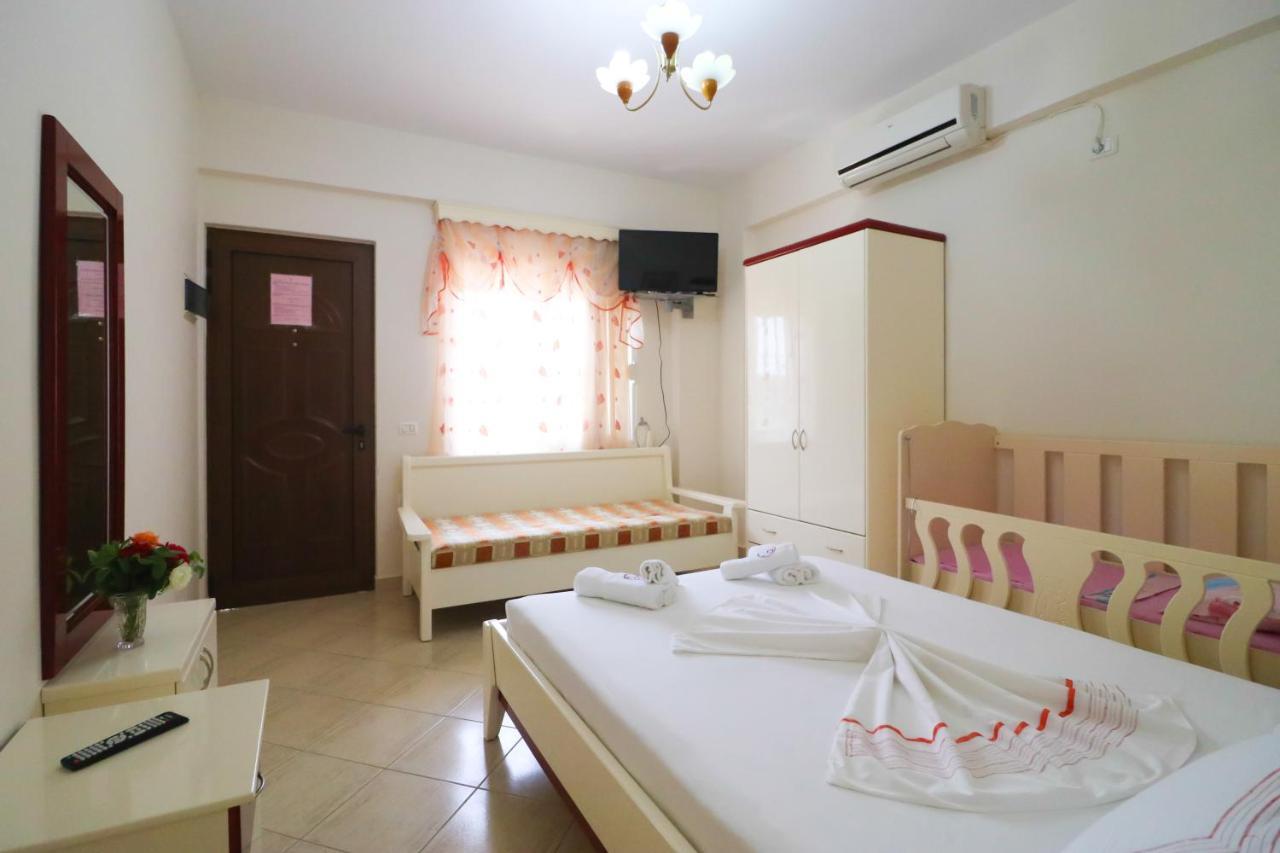 Apartments Vila Roboci Sarande Bagian luar foto