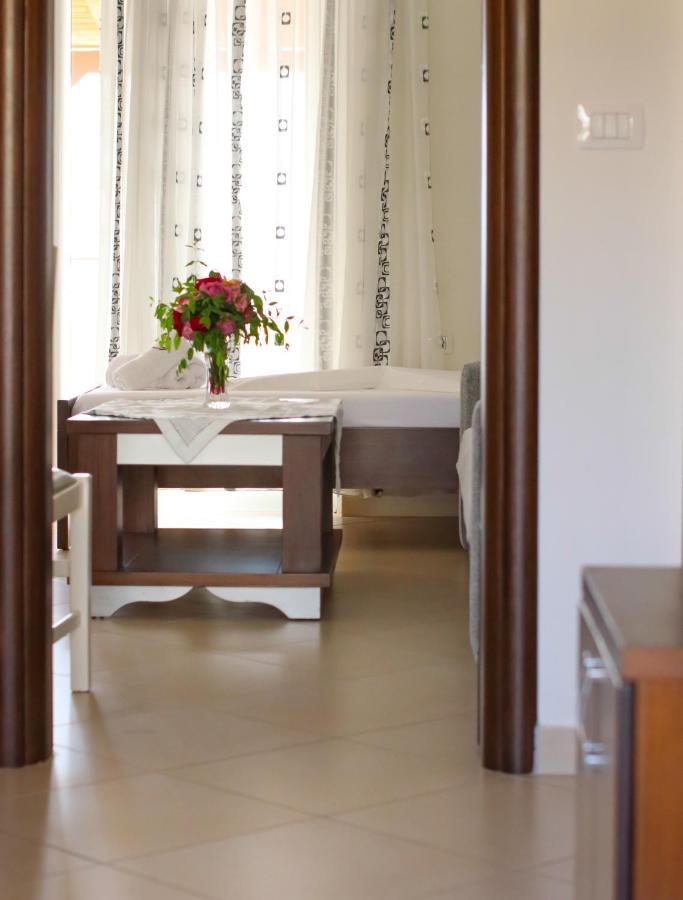 Apartments Vila Roboci Sarande Bagian luar foto