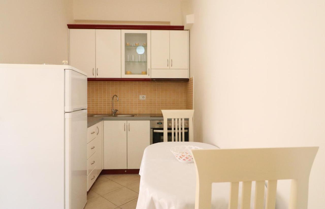 Apartments Vila Roboci Sarande Bagian luar foto