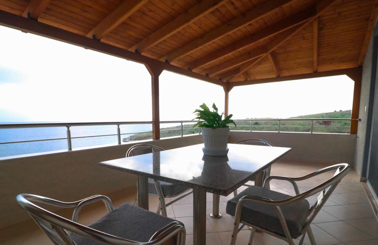 Apartments Vila Roboci Sarande Bagian luar foto