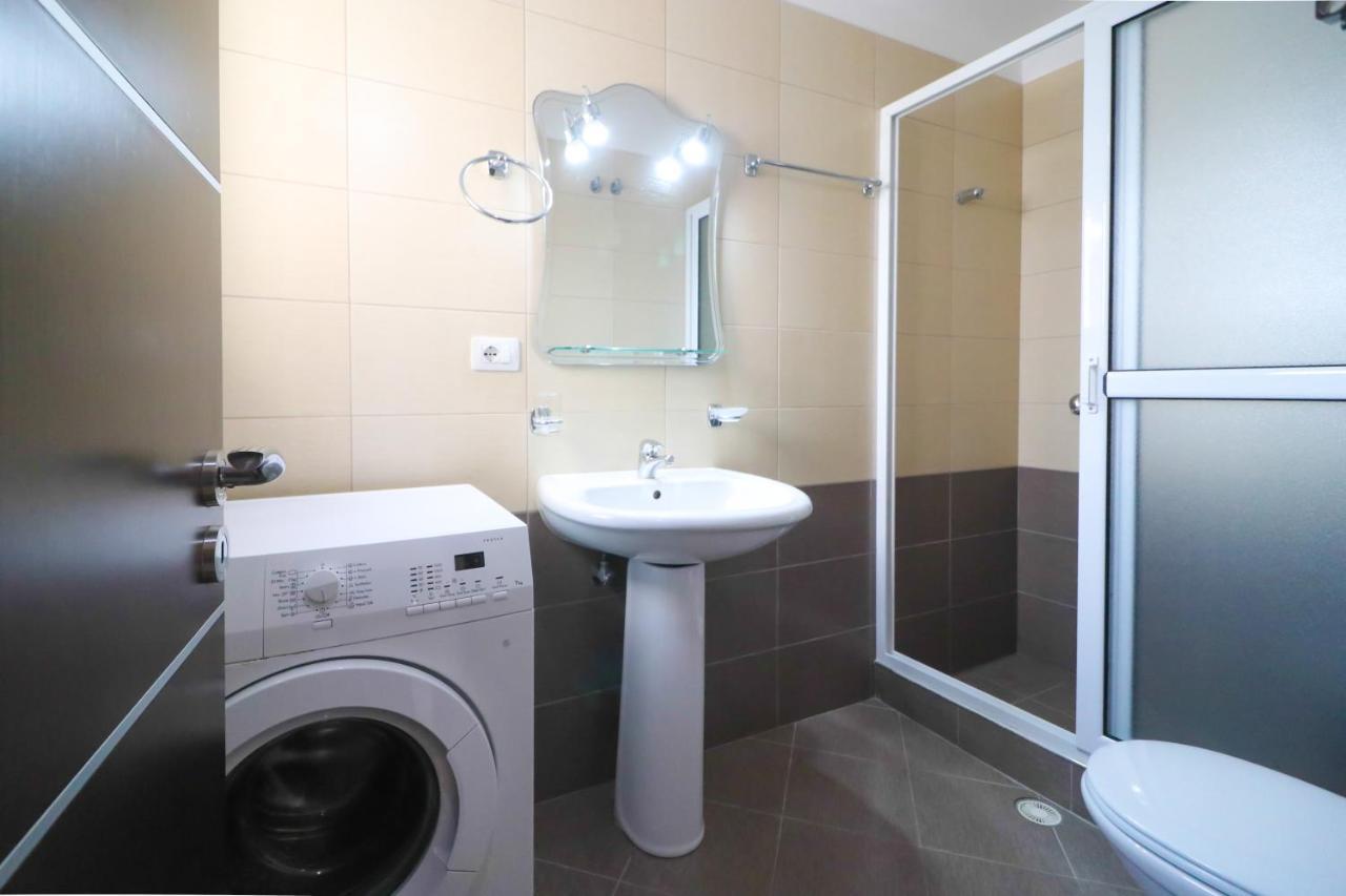 Apartments Vila Roboci Sarande Bagian luar foto