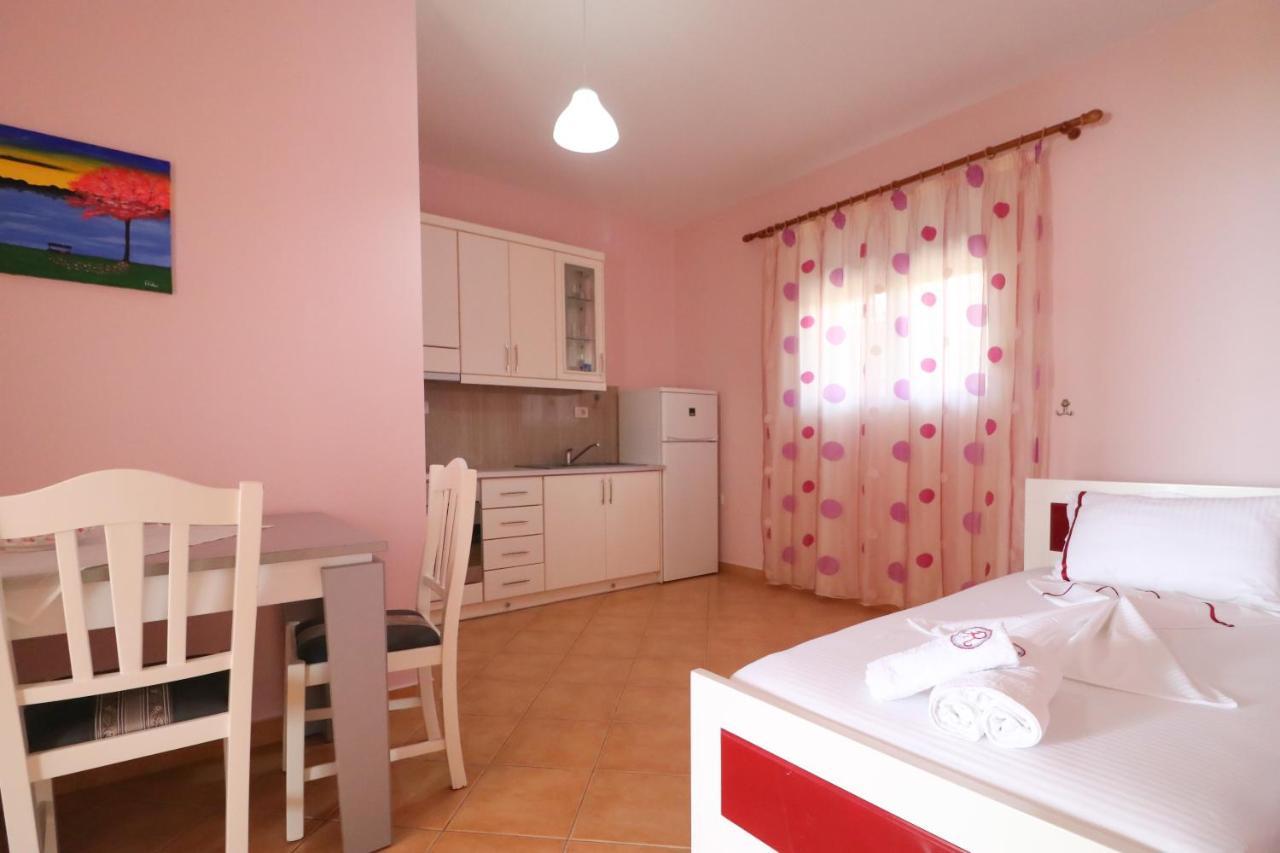 Apartments Vila Roboci Sarande Bagian luar foto
