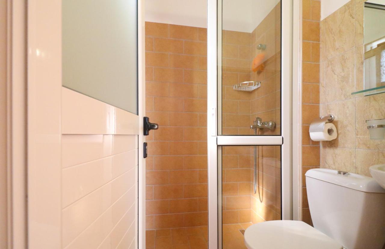 Apartments Vila Roboci Sarande Bagian luar foto