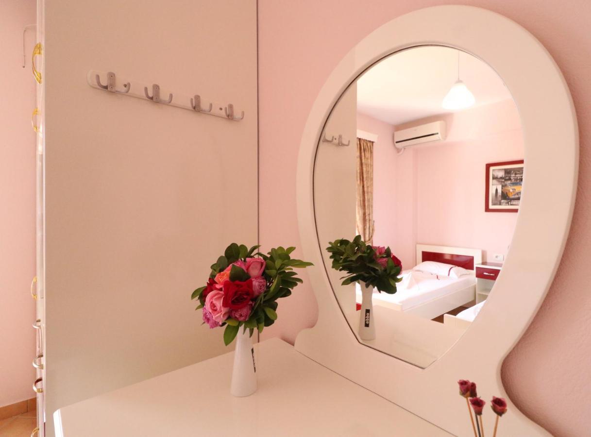 Apartments Vila Roboci Sarande Bagian luar foto