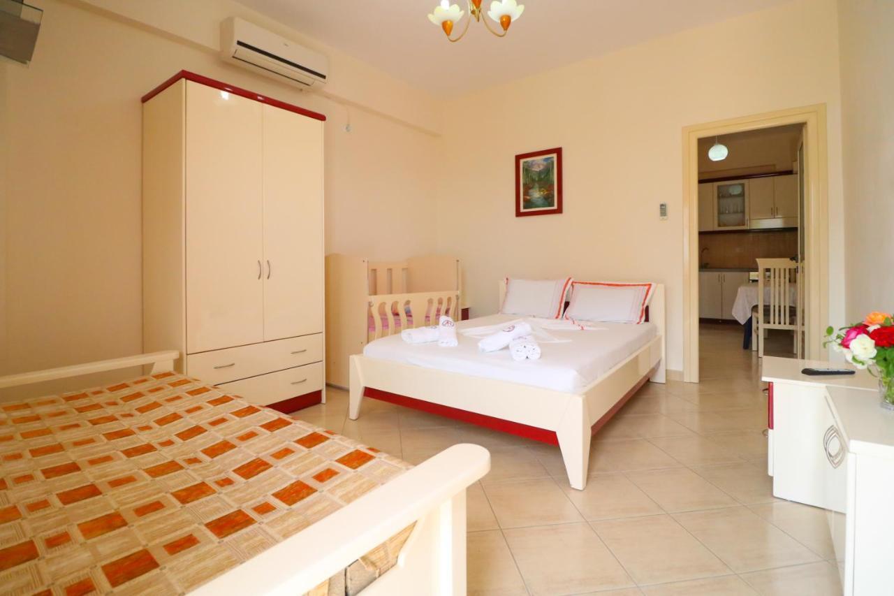 Apartments Vila Roboci Sarande Bagian luar foto