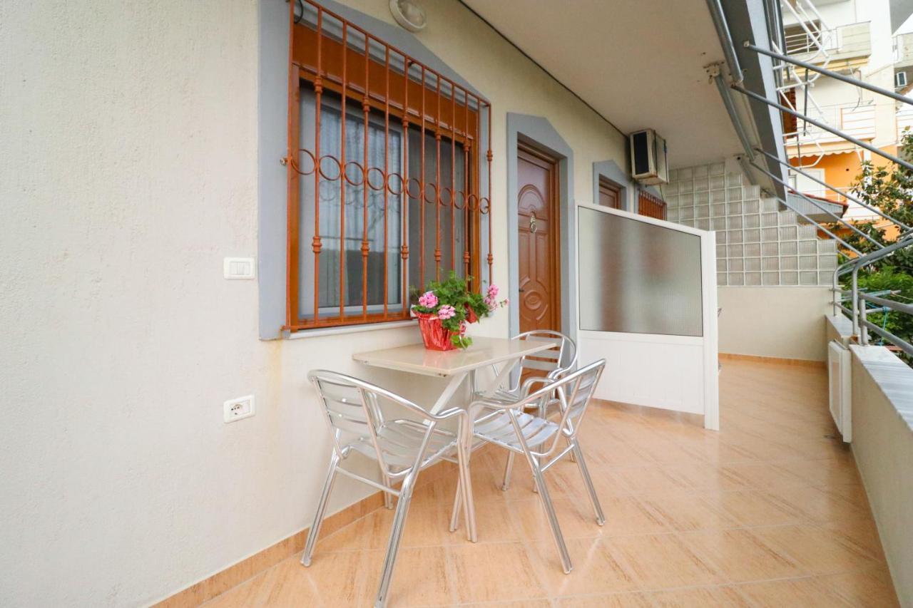 Apartments Vila Roboci Sarande Bagian luar foto