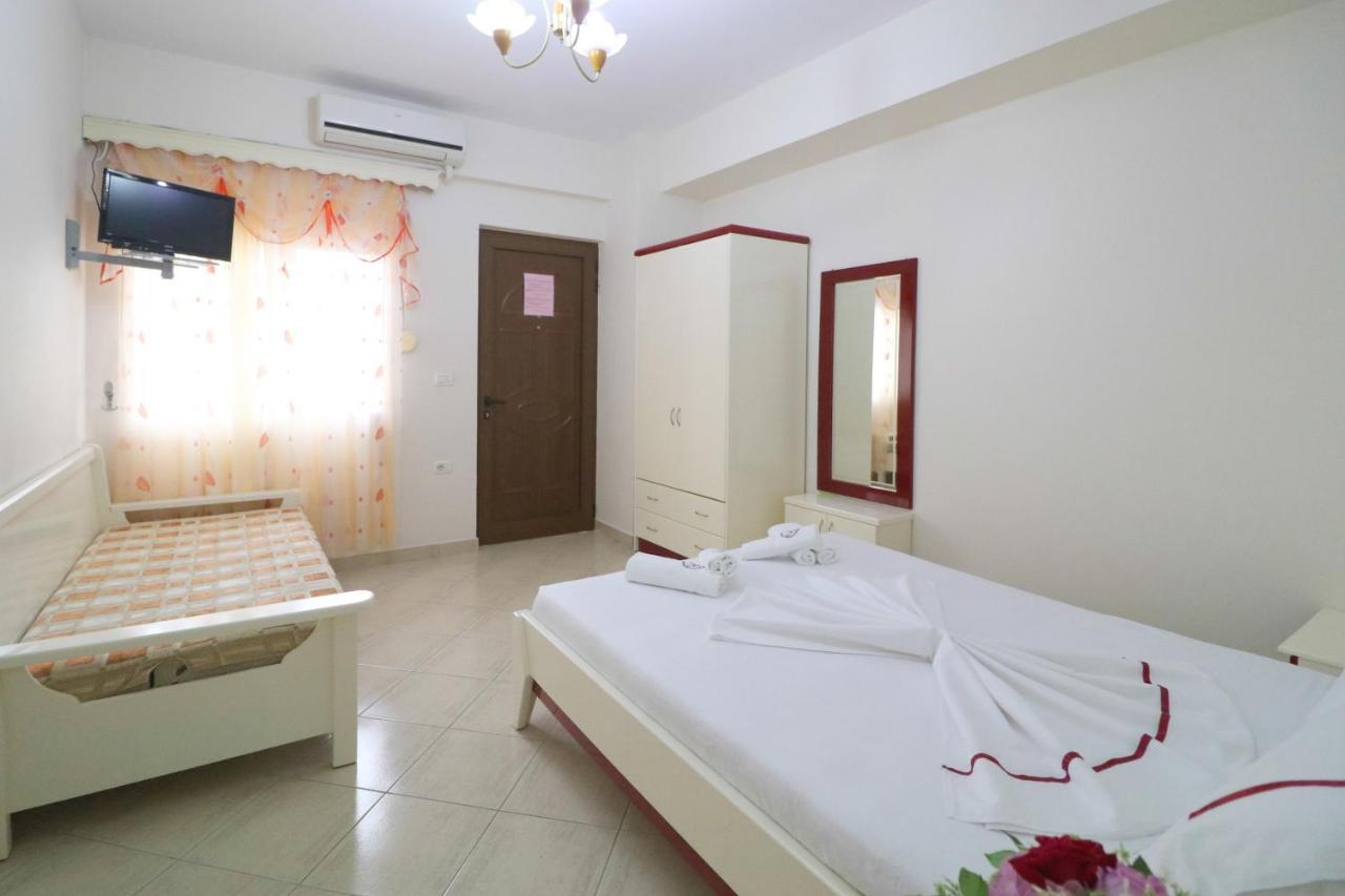 Apartments Vila Roboci Sarande Bagian luar foto