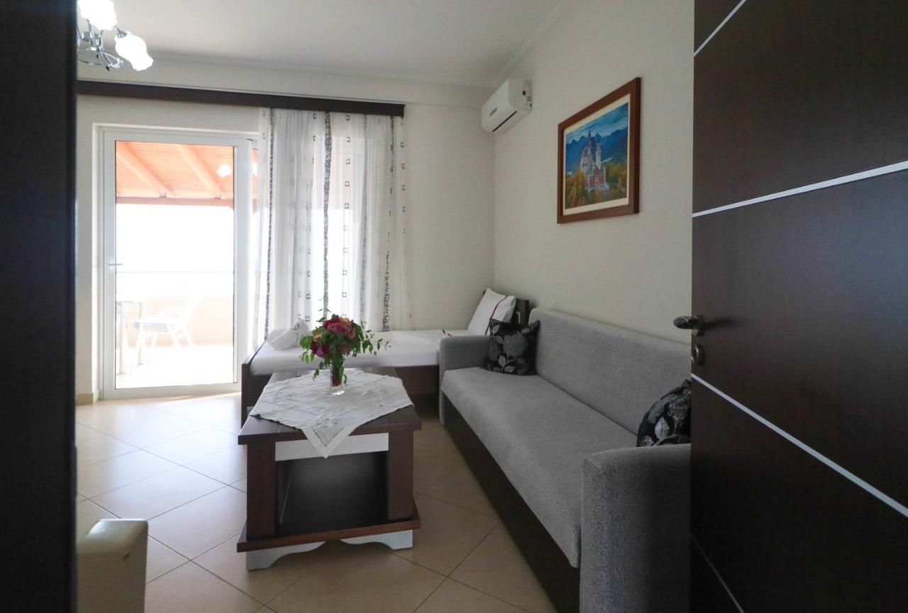 Apartments Vila Roboci Sarande Bagian luar foto